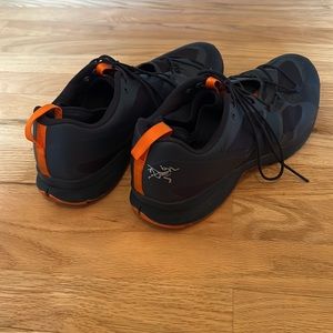 Arc’teryx men’s Norvan Gore-Tex size 11 US. Good condition
